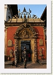 Bhaktapur - La puerta dorada o Sun Dhoka, entrada al palacio de las 55 ventanas.