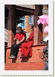 Katmandú - Conversando en el templo