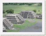 Teotihuacan - Edificios en la plaza de la Luna