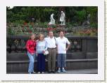 Mexico DF - Silvia, Maria Teresa, Martn y Joaqun frente a La Ofrenda