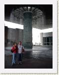Mexico DF -  Silvia y Joaqun junto al paraguas (Museo Nacional de Antropologa)
