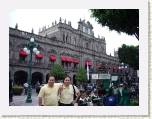 Puebla - Joaqun y yo frente al Palacio Municipal